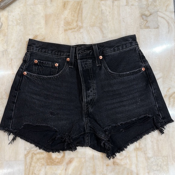 Levi's® Premium
501® HIGH RISE WOMEN'S SHORTS W26 - Picture 4 of 9